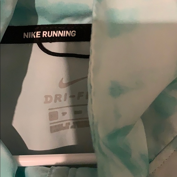 Nike running jacket - Picture 2 of 4